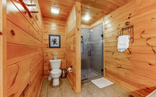 Amazing Mountain View -AMAZING LUXURY CABIN WITH LONG RANGE MOUNTAIN VIEWS AND FREE LOCAL ACTIVITIES in Mineral Bluff, USA