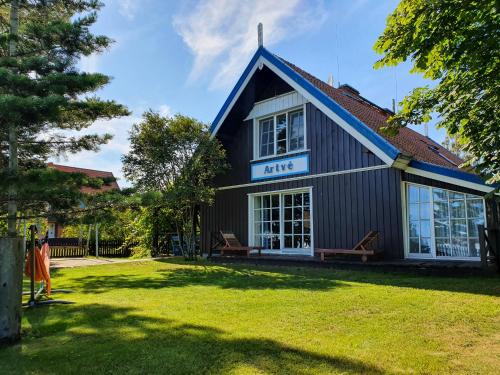 Waterfront Villa Artvė with sauna