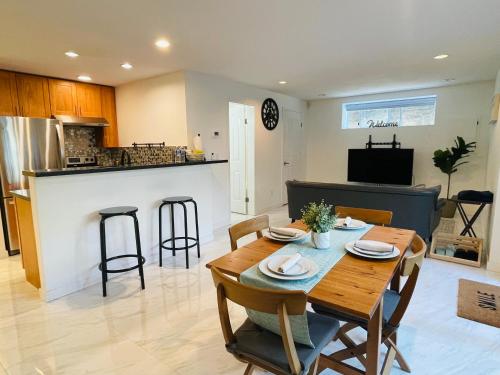 . Adorable 2-Bedroom Basement in Vancouver