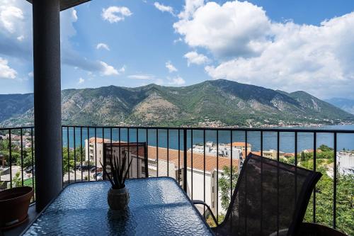 One-Bedroom Apartment room in Apartment 14 With Amazing Sea View