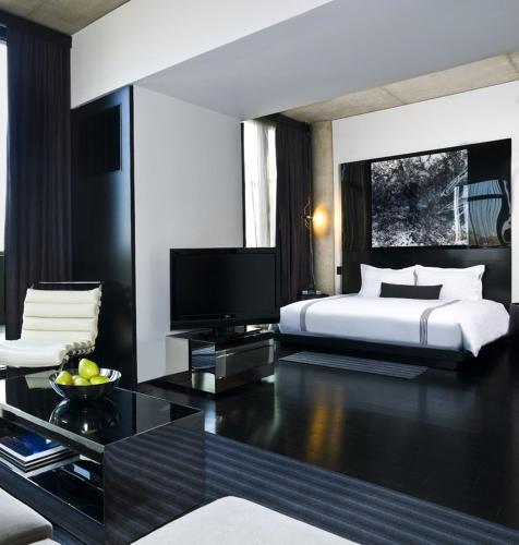 シックスティ LES