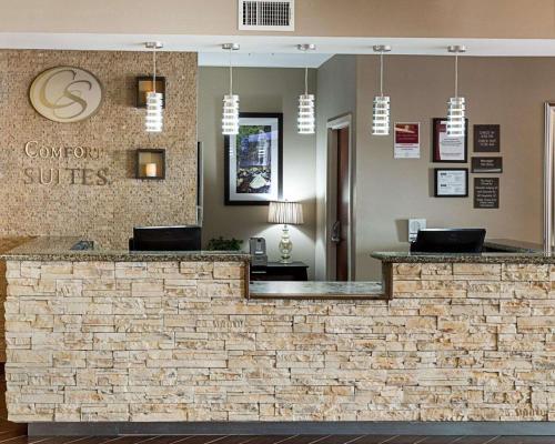 Comfort Suites near Tanger Outlet Mall in Gonzales, USA