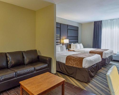 Comfort Suites near Tanger Outlet Mall