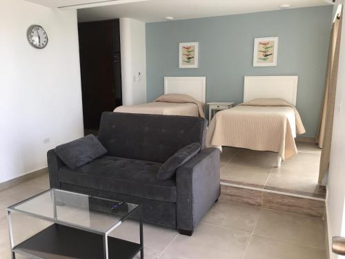 2 twin beds, 1 sofa bed