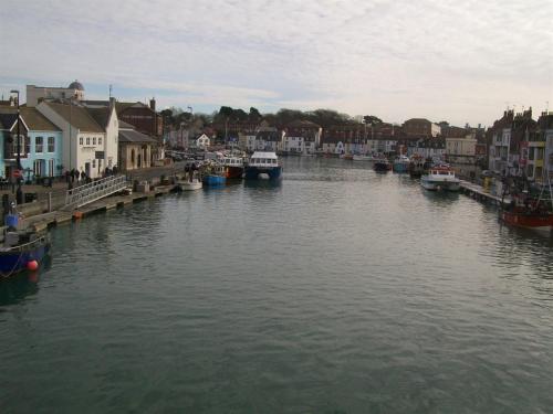 Boaters Guesthouse - image 2
