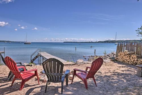 Cozy Suttons Bay Cottage with Shared Dock and Fire Pit