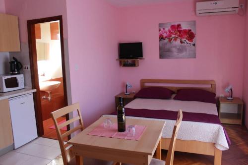 Studio with Balcony and Sea View room in Studio Bibinje 5786b