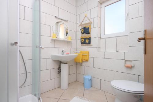 Apartments and rooms with parking space Makarska - 6834 - image 13