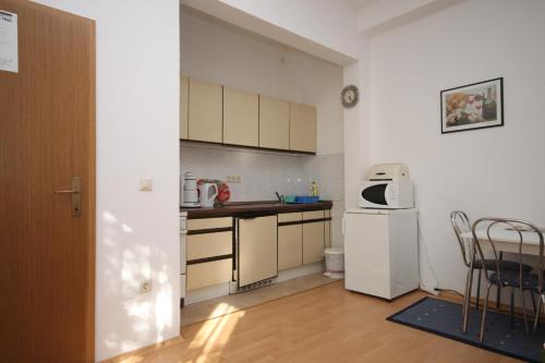 Apartments with a parking space Gradac Makarska - 6783 - image 14