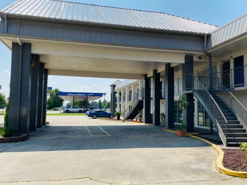 Super 8 by Wyndham New Iberia - image 11