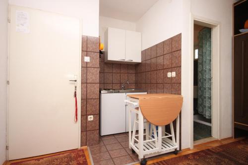 Apartments by the sea Podaca Makarska - 6821 - image 9