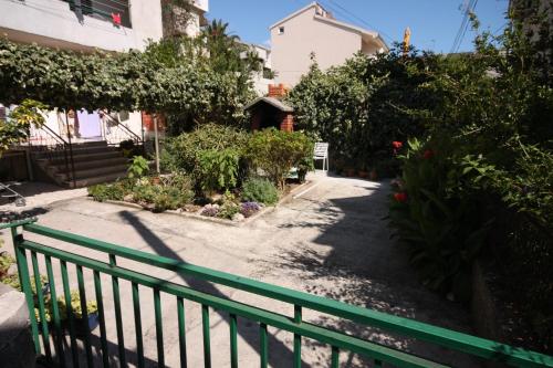 Apartments with a parking space Makarska - 6885 - image 9