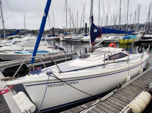  VRS - Budget 21 ft Boatel parking in Vila Nova de Gaia