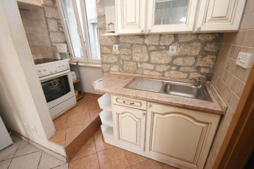 Apartments by the sea Baska Voda Makarska - 6703 - image 5