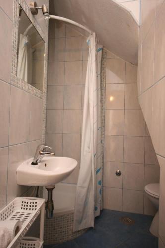 Apartments by the sea Baska Voda Makarska - 6703 - image 3