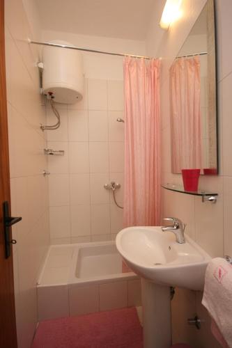 Apartments by the sea Podgora Makarska - 6683 - image 8