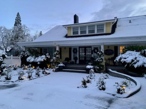 Bayberry Inn B&B and Oregon Wellness Retreat - 숙소 외관