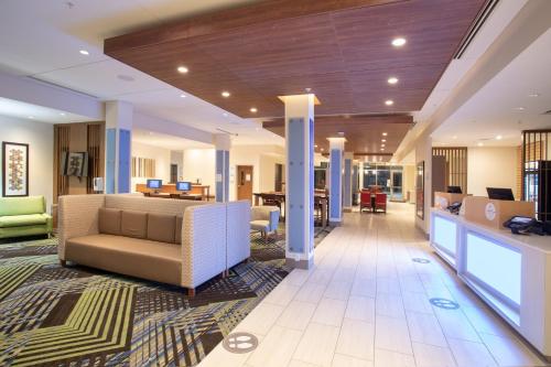 홀리데이 인 익스프레스 & 스위트 굿랜드 I 70 바이 IHG - 숙소 외관