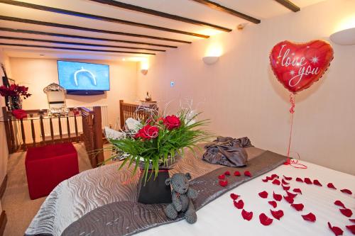 38274288 Windermere Boutique Hotel Spa Suites & Hot Tubs