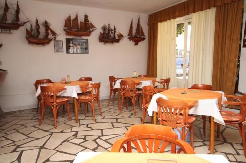 Apartments with a parking space Podgora Makarska - 6847 - image 8