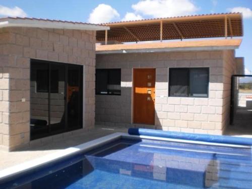 CASA CON SUITS DE LUJO, 2 JACUZZI Y ALBERCA PRIVADA cerca DE LA REDONDA in Tequisquiapan, Mexico