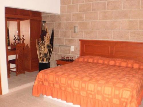 CASA CON SUITS DE LUJO, 2 JACUZZI Y ALBERCA PRIVADA cerca DE LA REDONDA in Tequisquiapan, Mexico