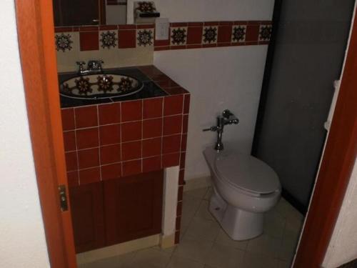 CASA CON SUITS DE LUJO, 2 JACUZZI Y ALBERCA PRIVADA cerca DE LA REDONDA in Tequisquiapan, Mexico
