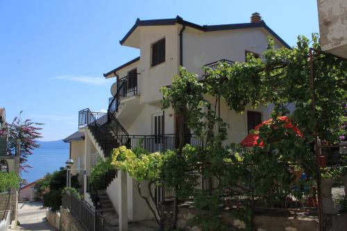  Apartments by the sea Podaca, Makarska - 6902, Pension in Podaca