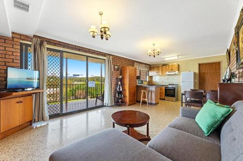 Grandview Apartment Ocean Views in Kianga
