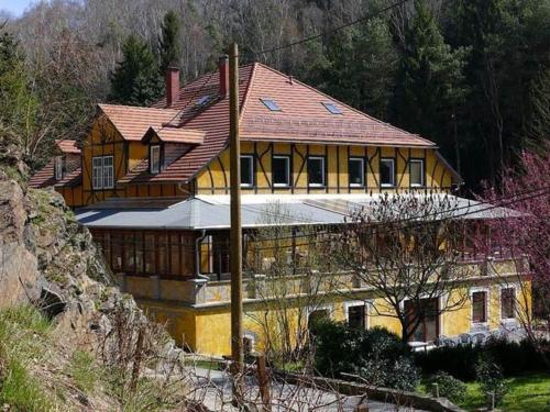 Exterior view, Charming flat on two floors in a villa with a park in Großschirma in Reinsberg