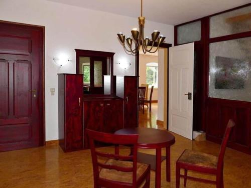 Charming flat on two floors in a villa with a park in Großschirma