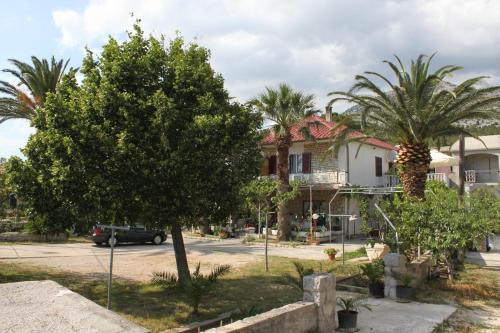  Apartments by the sea Starigrad, Paklenica - 6586 in Starigrad-Paklenica