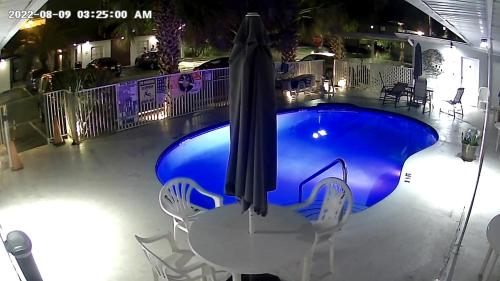 Tropical Sky Ranch Motel - image 7