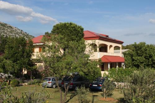 Apartments with a parking space Starigrad, Paklenica - 6595 - Location saisonnière - Starigrad-Paklenica