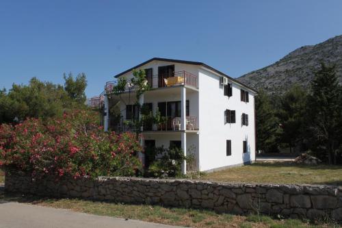 Apartments with a parking space Starigrad, Paklenica - 6647 - Location saisonnière - Starigrad-Paklenica