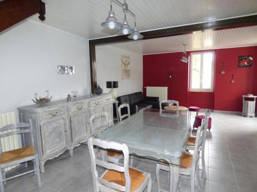 Gîte Coly-Saint-Amand, 4 pièces, 6 personnes - FR-1-616-19