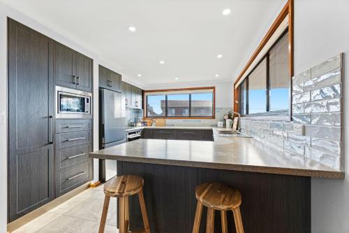 Grandview House Ocean Views in Kianga