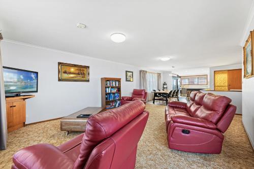 Grandview House Ocean Views in Kianga