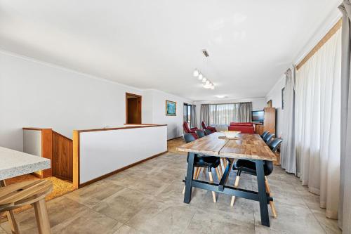 Grandview House Ocean Views in Kianga