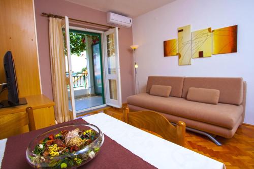 Apartments by the sea Podgora Makarska - 6672 - image 9