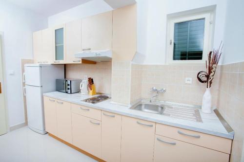Apartments by the sea Podgora Makarska - 6672 - image 12