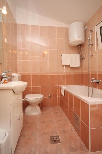 Apartments by the sea Podgora Makarska - 6673 - image 11