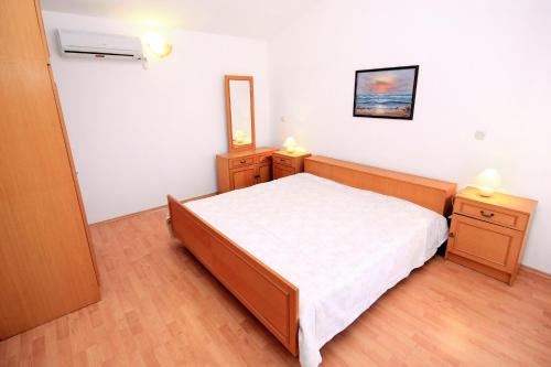 Family friendly house with a swimming pool Valtura Pula - 6913 - image 10