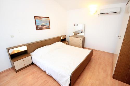 Family friendly house with a swimming pool Valtura Pula - 6913 - image 11