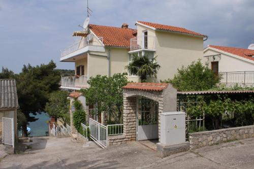  Apartments by the sea Grebastica, Sibenik - 8333 in Grebaštica