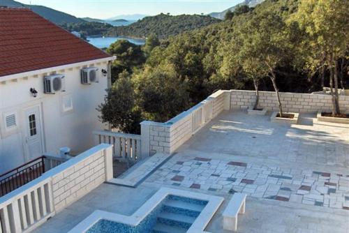 Apartments with a swimming pool Zrnovska Banja Korcula - 8335 - image 6