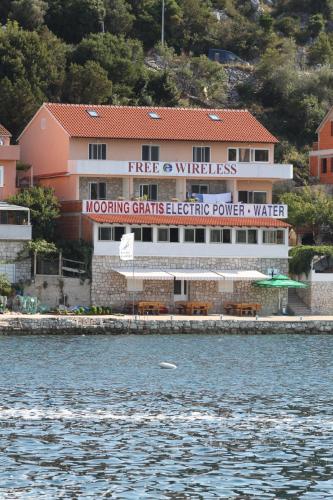  Apartment Zaklopatica 8342b in Lastovo
