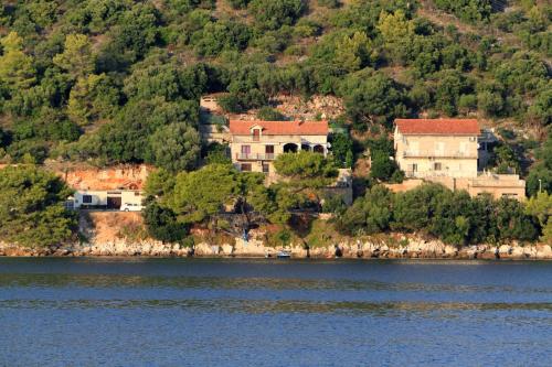  Apartments by the sea Ubli, Lastovo - 8344 in Ubli