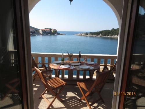 ระเบียง/ชานเรือน, Apartments by the sea Zaklopatica, Lastovo - 8346 in ลาสโตโว