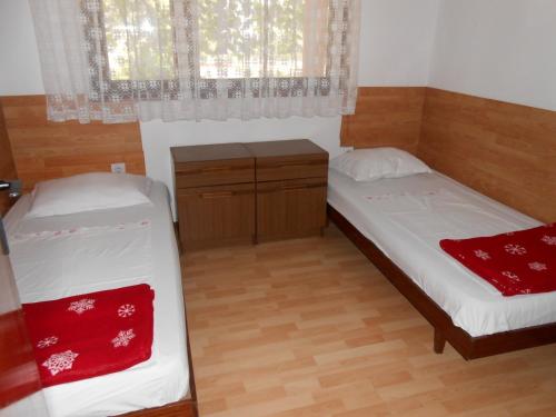 Apartments with a parking space Poljana Ugljan - 8473 - image 6